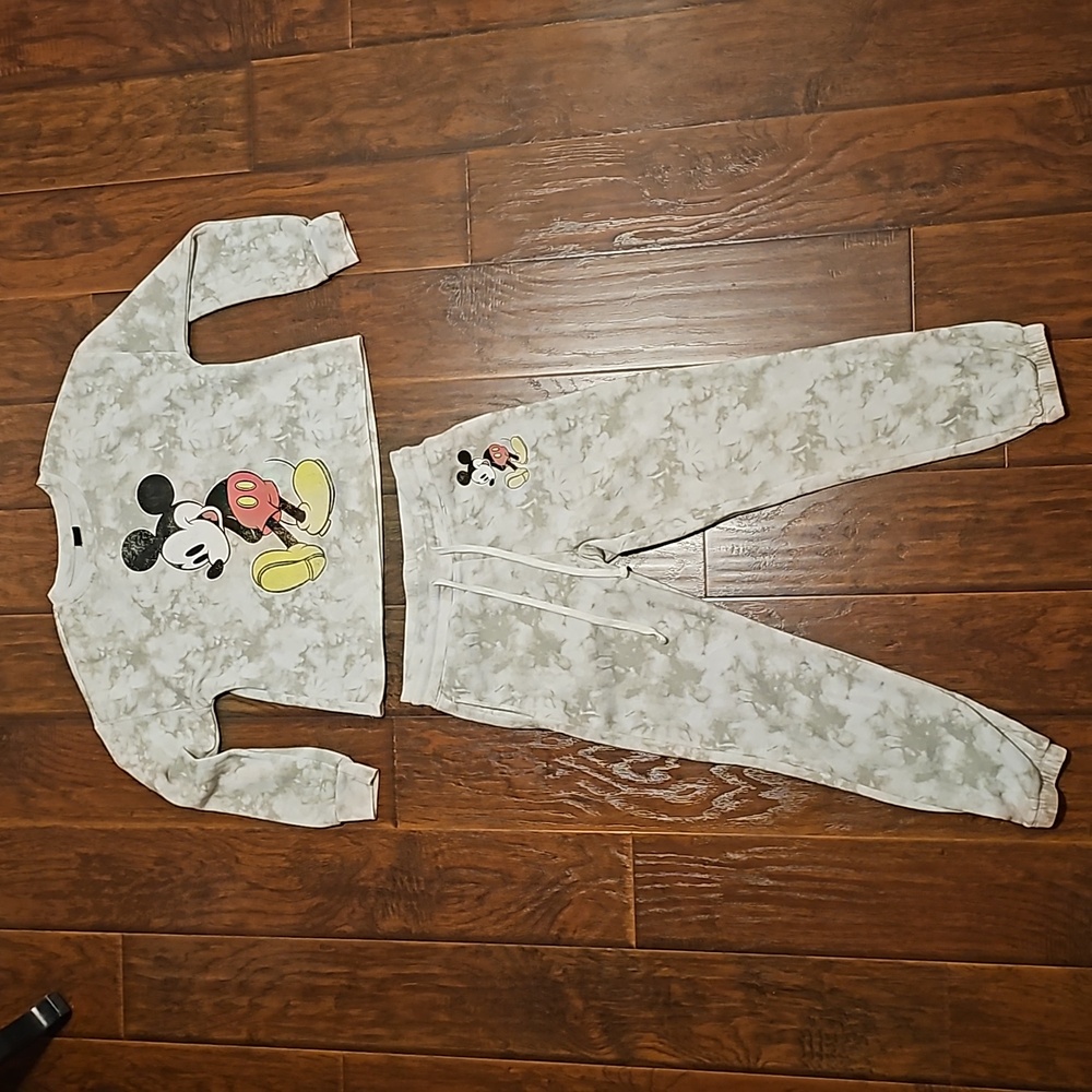 EUC Juniors Mickey Mouse sweatsuit set (size: small)
